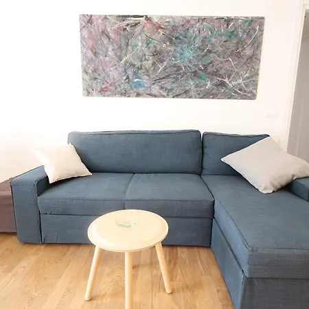 House Of Mirrors Apartment *