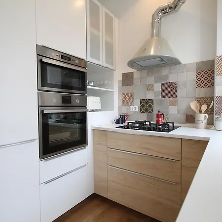 House Of Mirrors Apartment Mailand