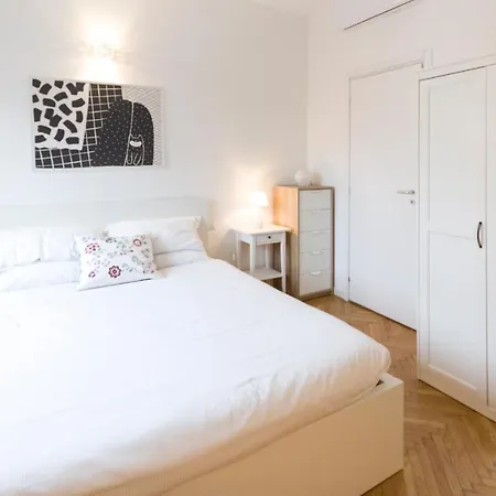 House Of Mirrors Apartment Mailand
